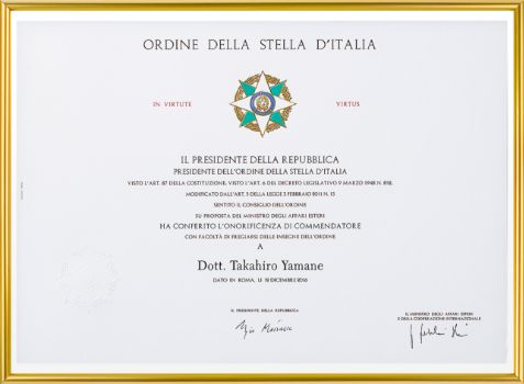 イタリア共和国大統領セルジョ・マッターレラ氏より授与された功労勲章