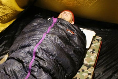 キャンプや、災害時に持ちだしいつもと同じ寝具で快適に。