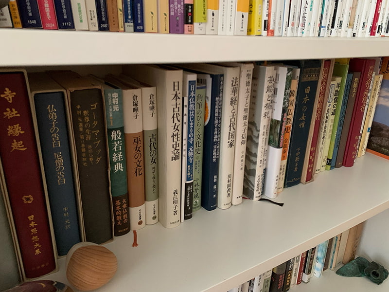 飛鳥時代の本。遣隋使について調べていくうちに、仏教伝来や飛鳥文化に興味を持ち、古代史を調べ始めました。