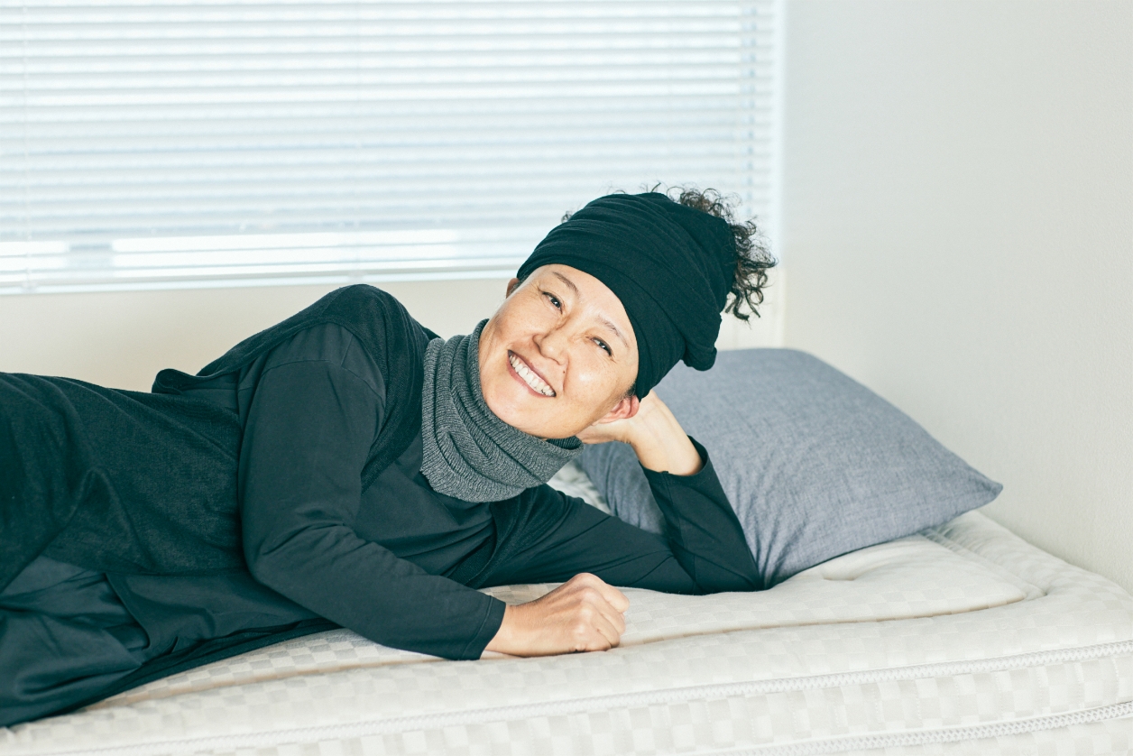 マニフレックスマットレスでくつろいでいる様子