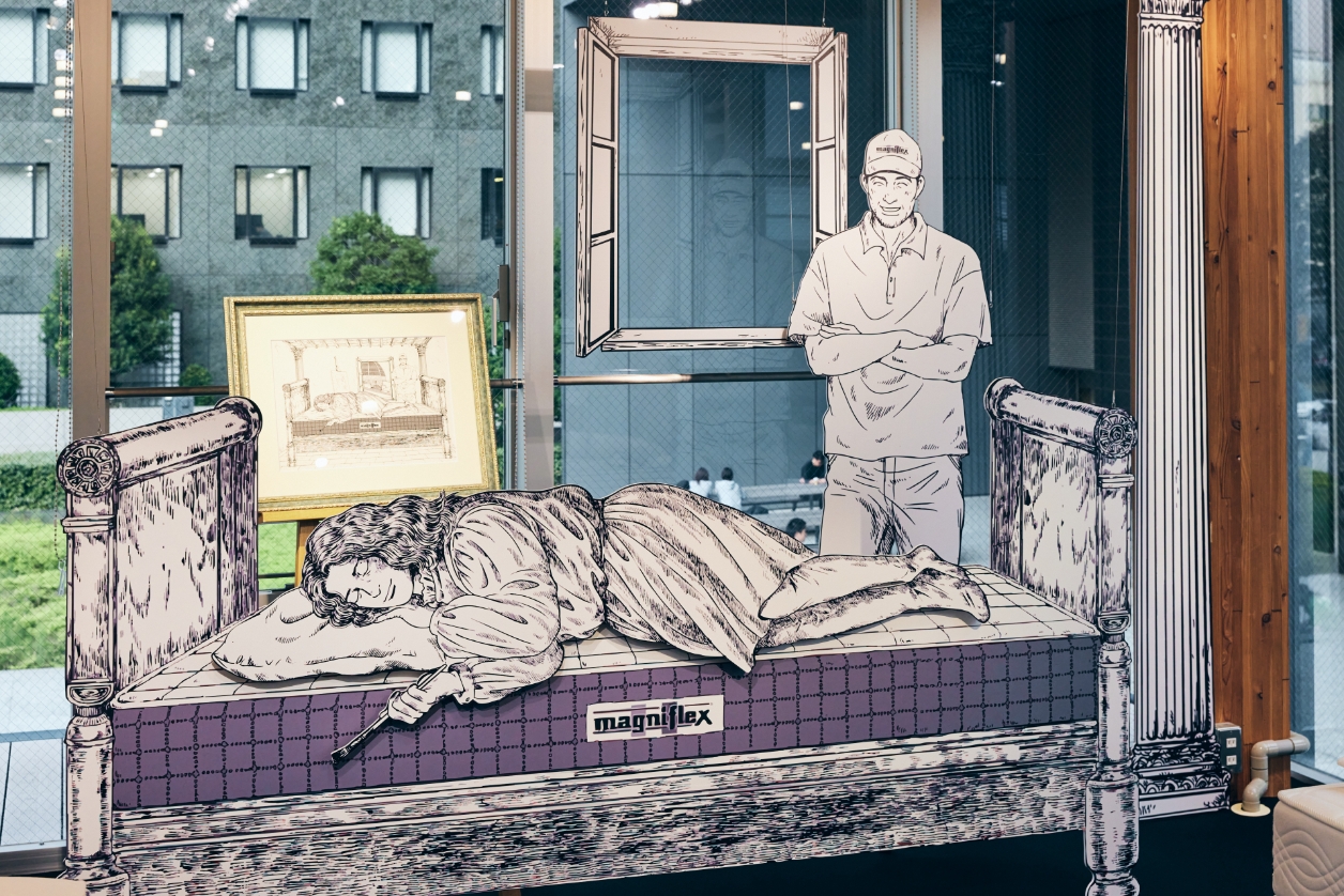 レイヤー化されたヤマザキマリさんの作品は人気のフォトスポットに。好きな位置に立つことで異なるさまざまな写真が撮影できる