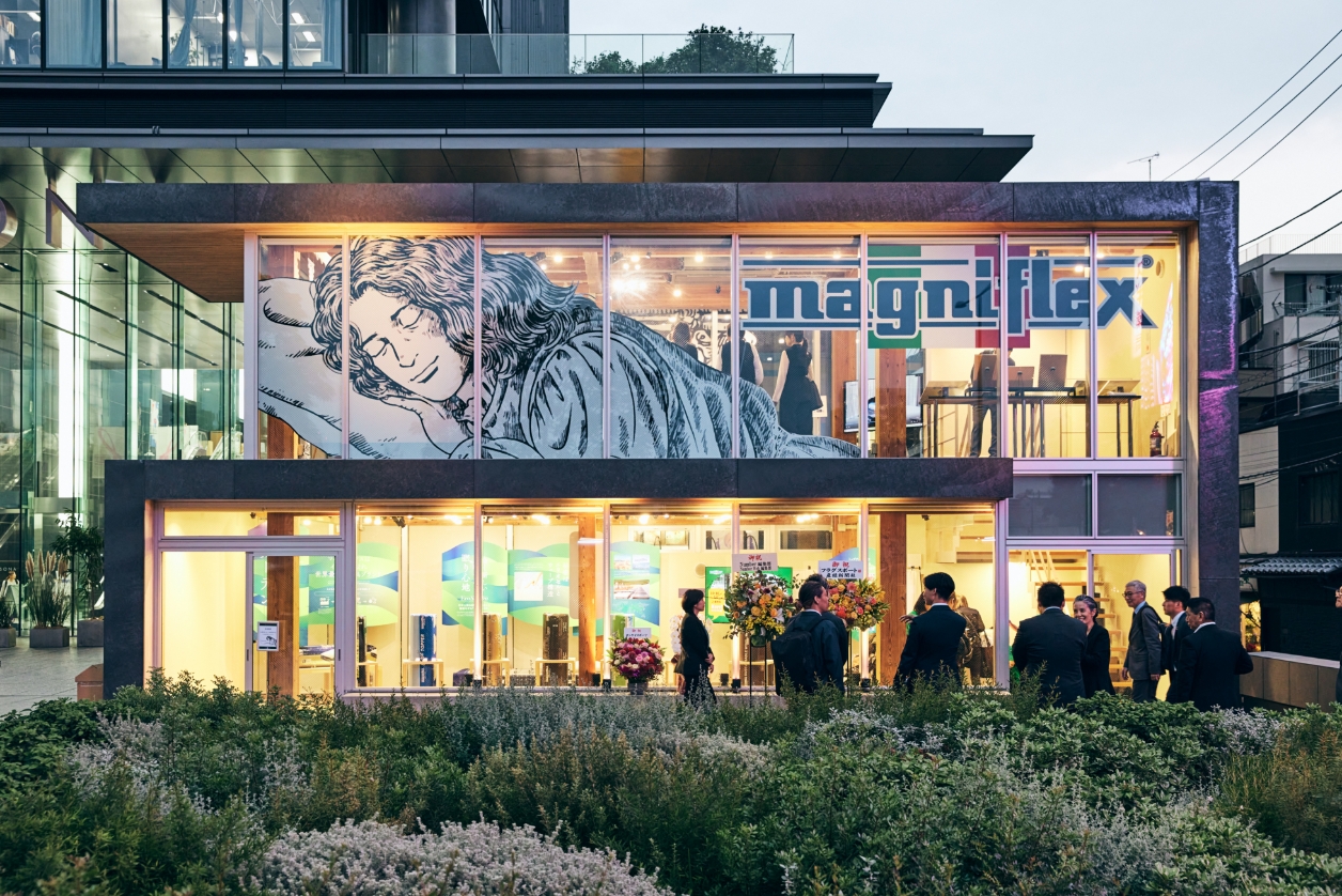 南さんの手により巨大化したヤマザキマリさん描き下ろし「眠るレオナルド・ダ・ヴィンチ」