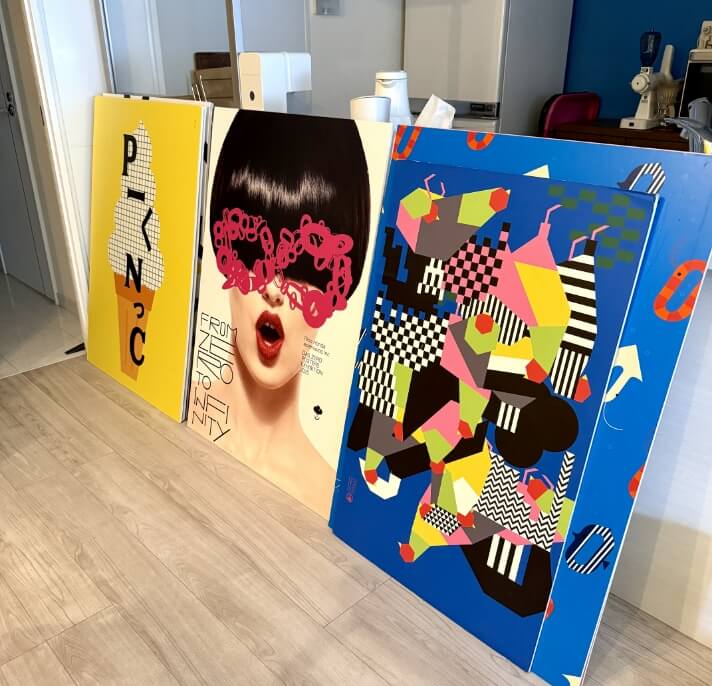作品展で制作したポスターをインテリアの一部に